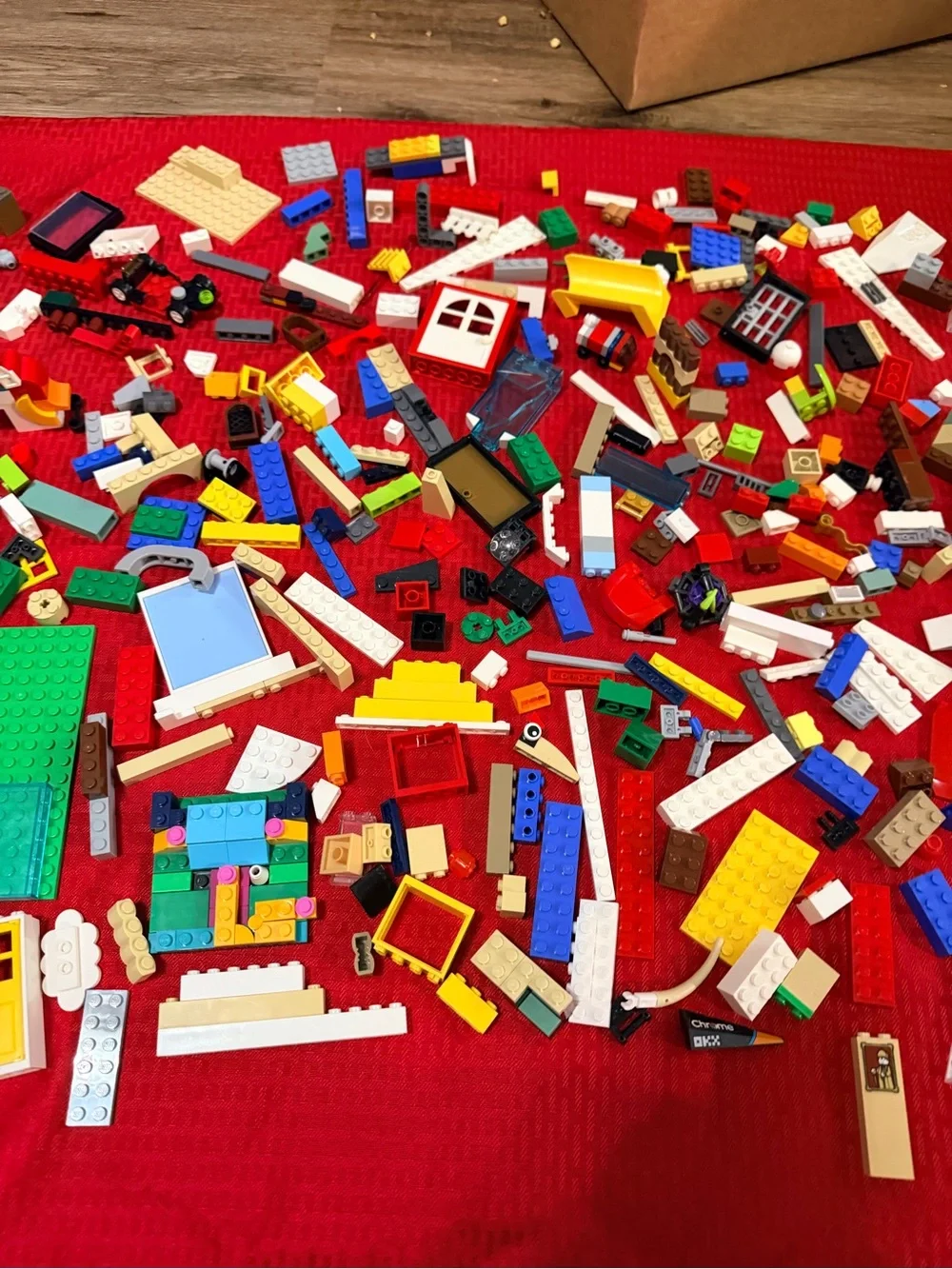 Lego mixed lot vintage pieces w minifigures